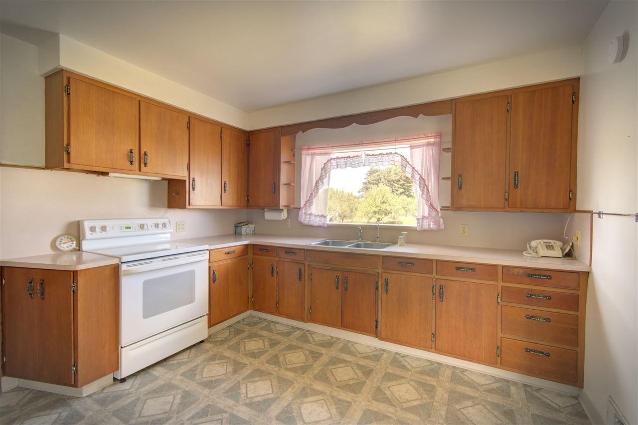 9731 South Meridian Road Shepherd, MI 48883 - Photo 10 of 43 1878359-10.JPG