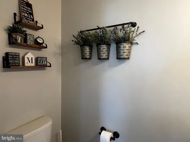 a view of parking area