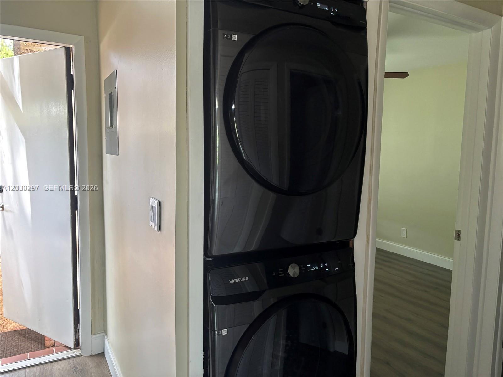 100 Gate Road, Unit 363 Hollywood, FL 33024 - Photo 16 of 32 Laundry closet