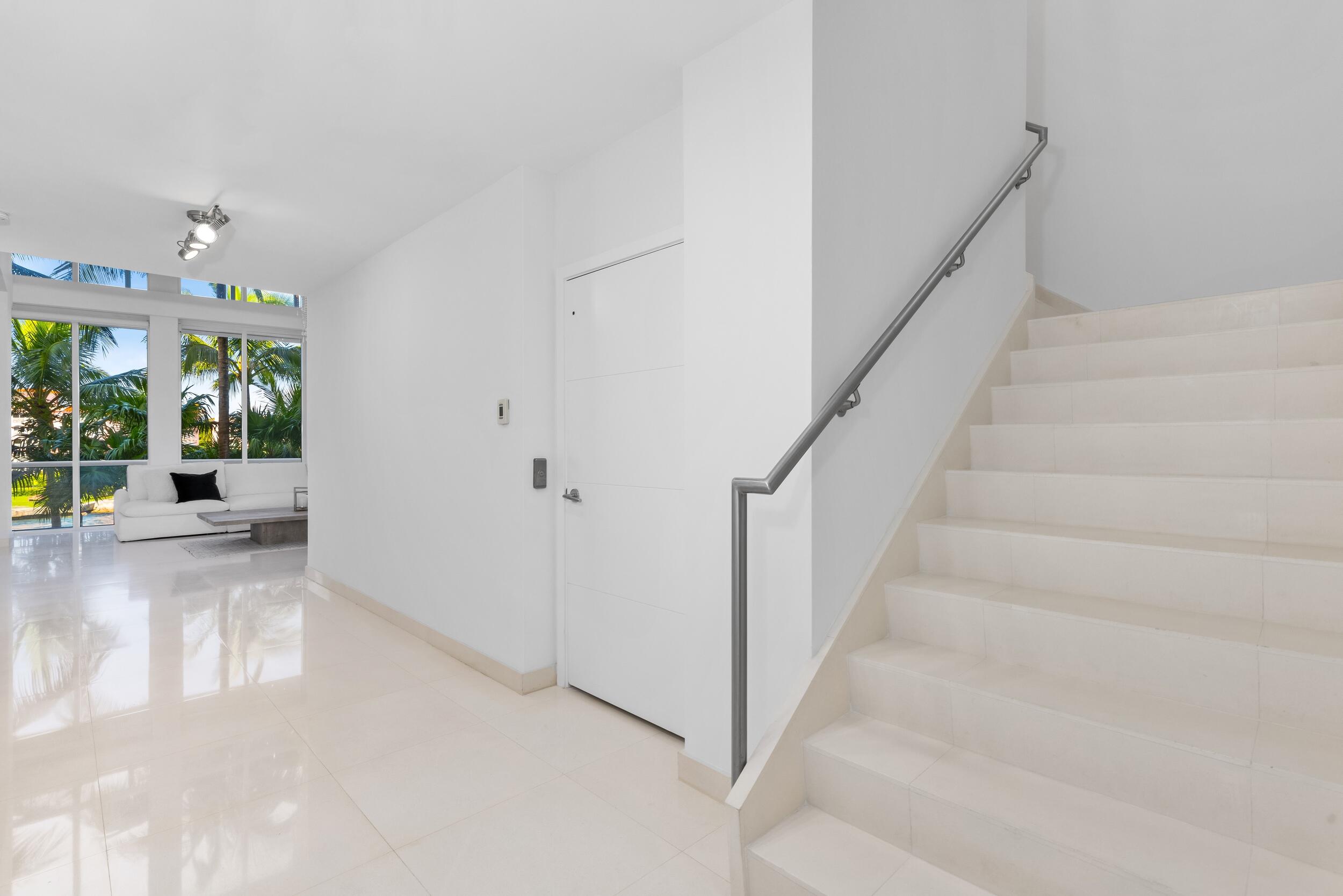 1000 South Ocean Boulevard, Unit 110 Boca Raton, FL 33432 - Photo 21 of 61 Foyer