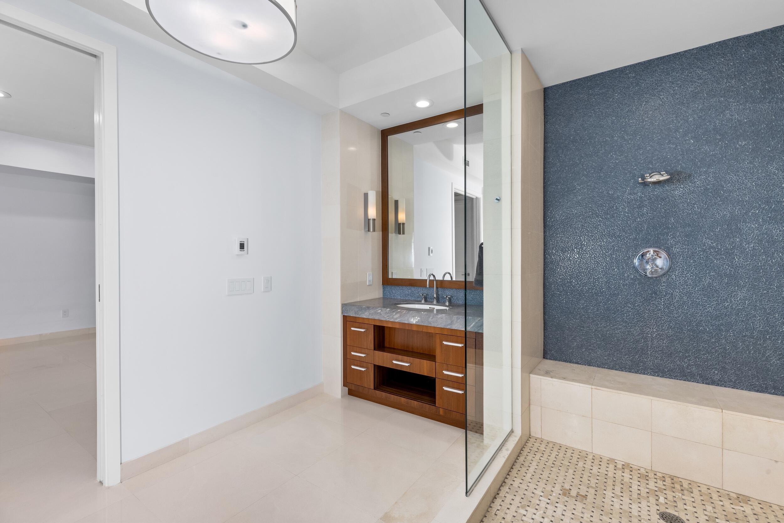 1000 South Ocean Boulevard, Unit 110 Boca Raton, FL 33432 - Photo 36 of 61 Guest bathroom