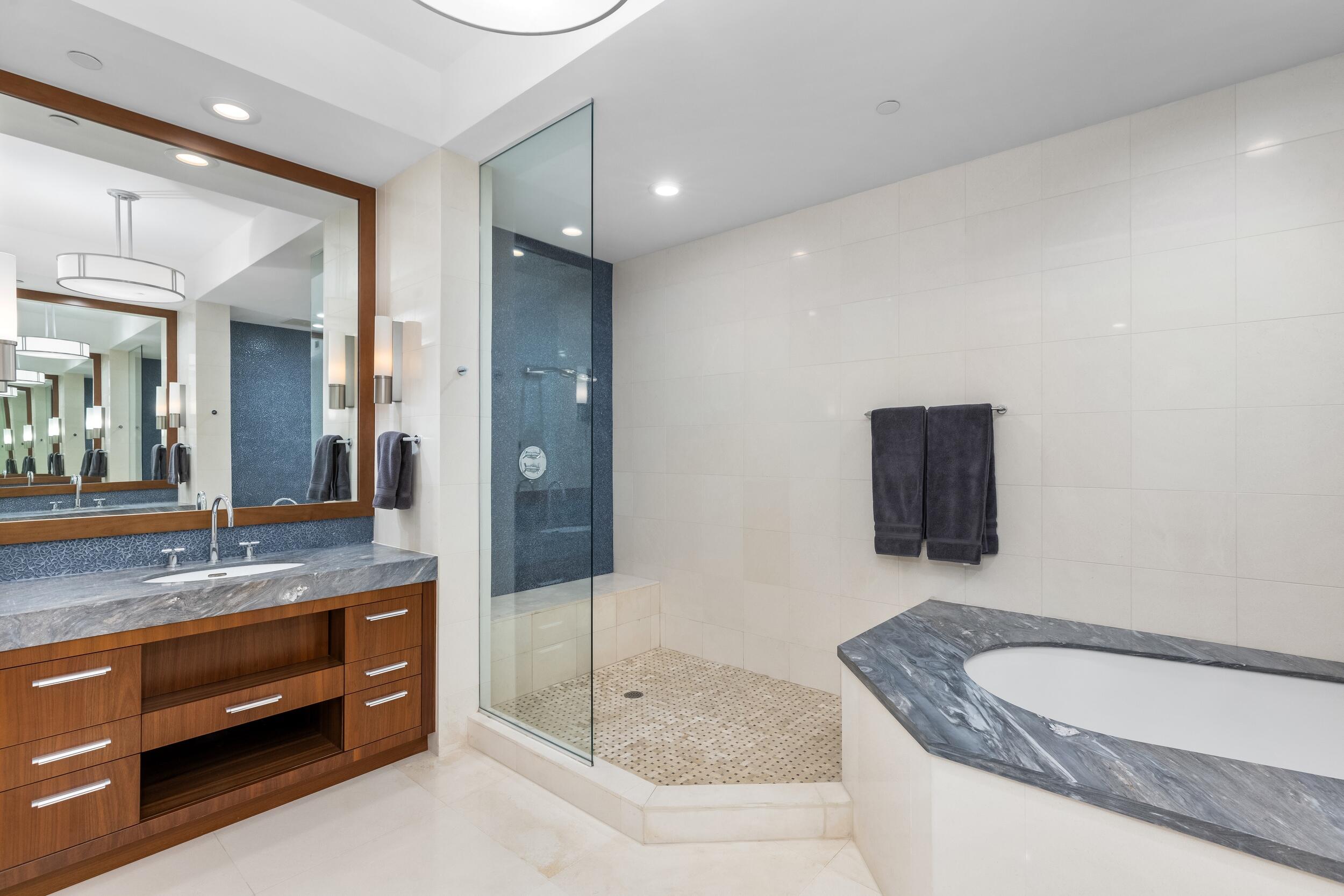 1000 South Ocean Boulevard, Unit 110 Boca Raton, FL 33432 - Photo 43 of 61 Guest bathroom