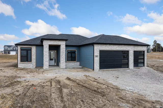 $379,900 | 1407 Tamalpais Drive, Fort Wayne, IN 46818