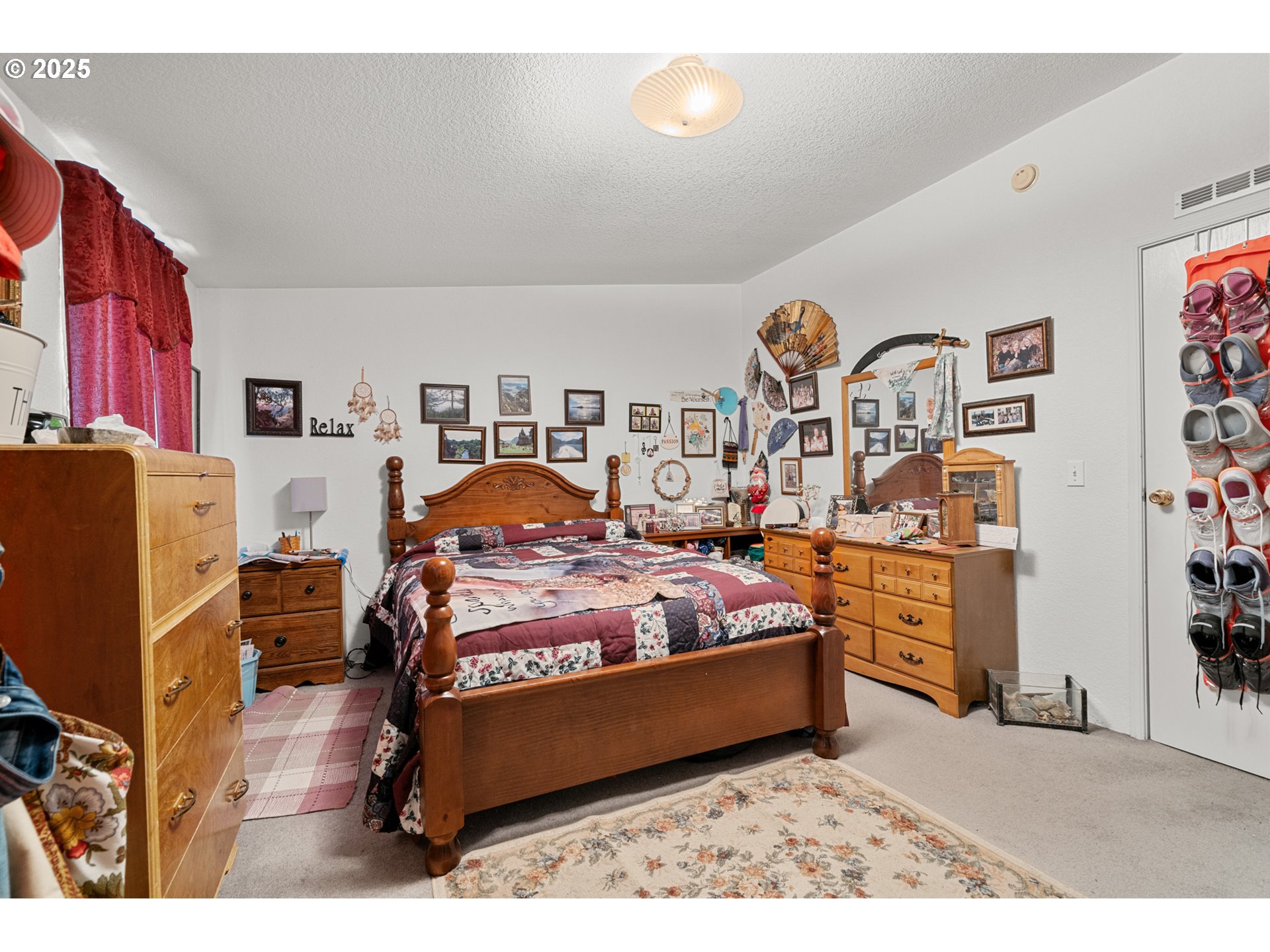 1675 Northwest 11th Street Hermiston, OR 97838 - Photo 22 of 33 a bed room with bed and window