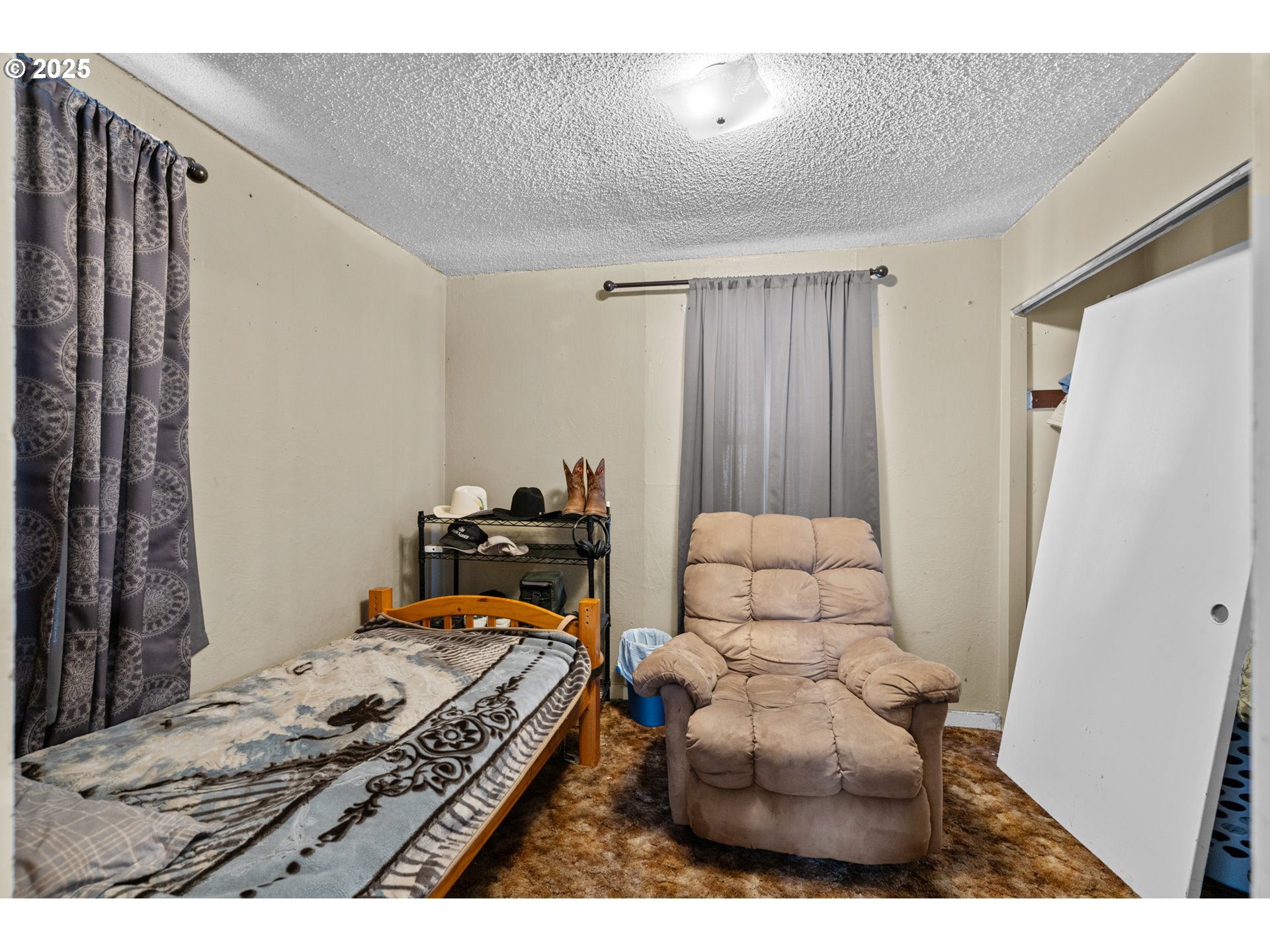 1675 Northwest 11th Street Hermiston, OR 97838 - Photo 5 of 33 a bedroom with a bed and a window