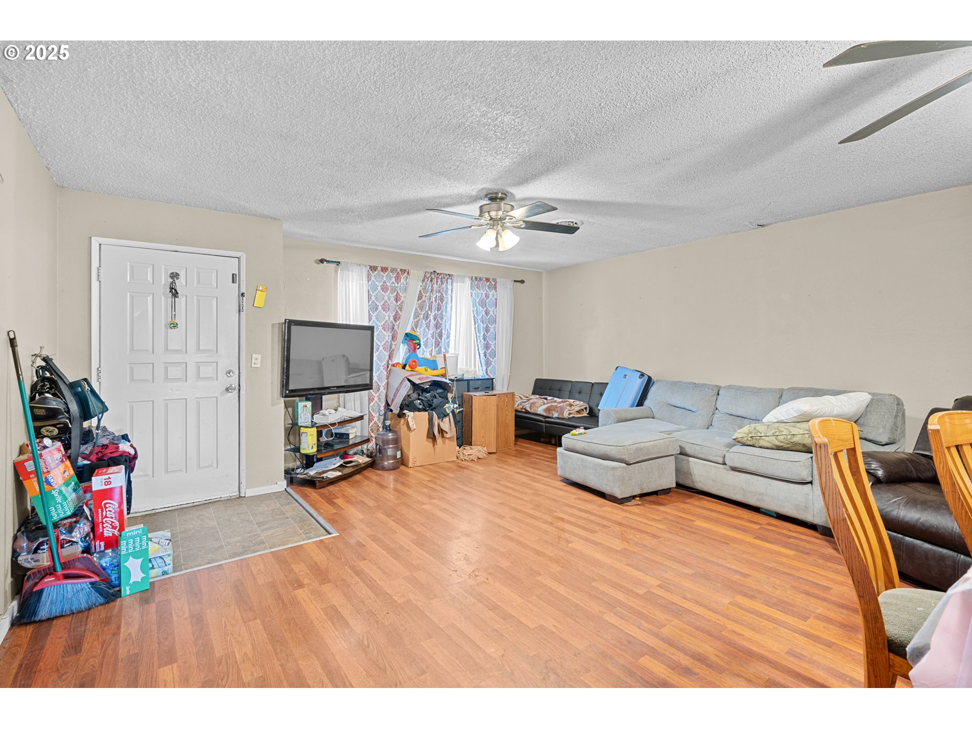 1675 Northwest 11th Street Hermiston, OR 97838 - Photo 10 of 33 a living room with furniture and a flat screen tv