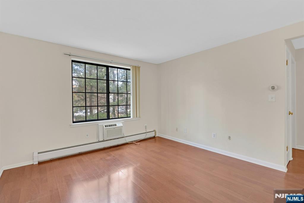 1419 Faulkner Court Mahwah, NJ 07430 - Photo 10 of 18 an empty room with a window