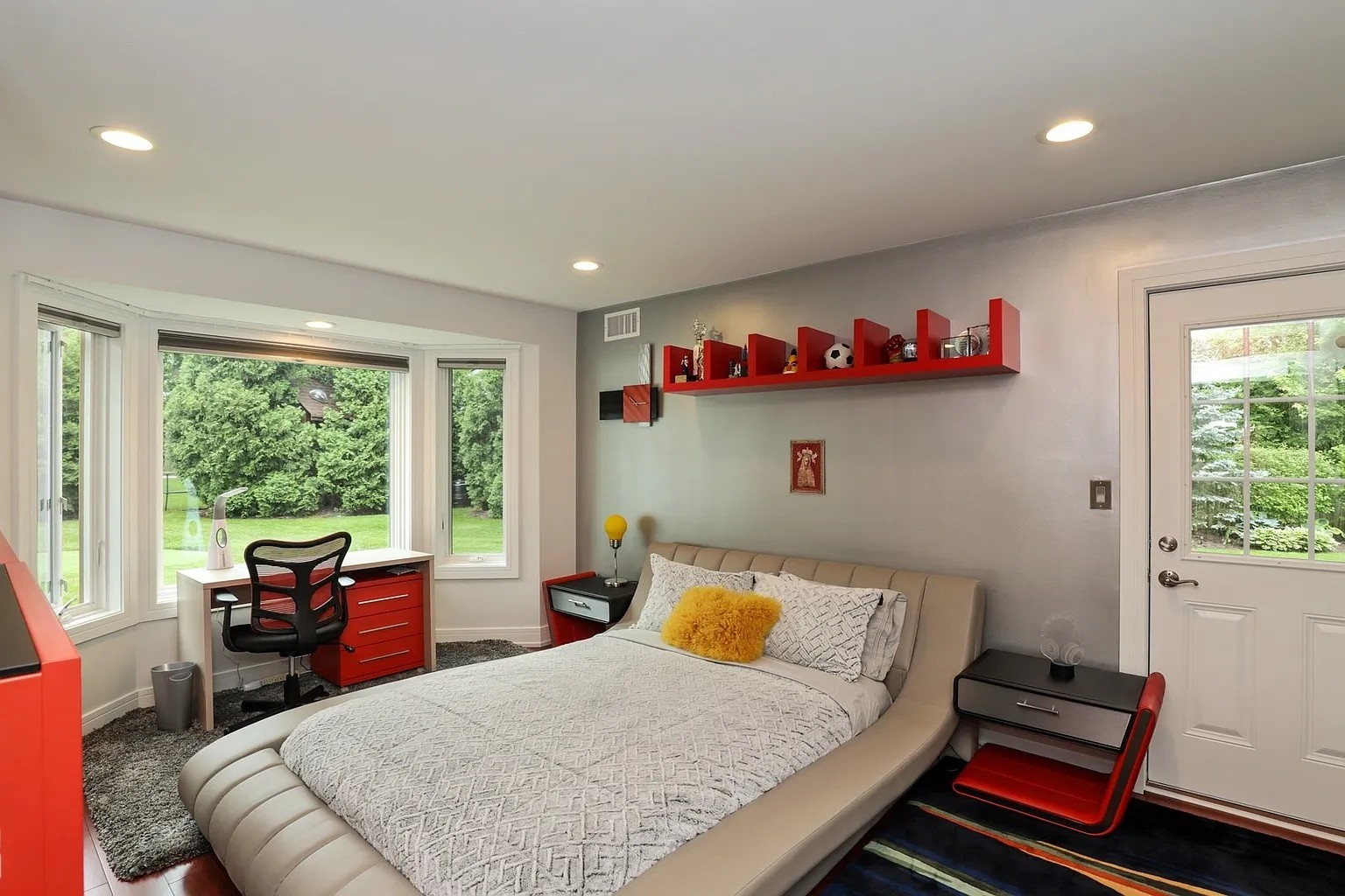 1122 Estate Lane Lake Forest, IL 60045 - Photo 16 of 26 a bedroom with a bed and a window