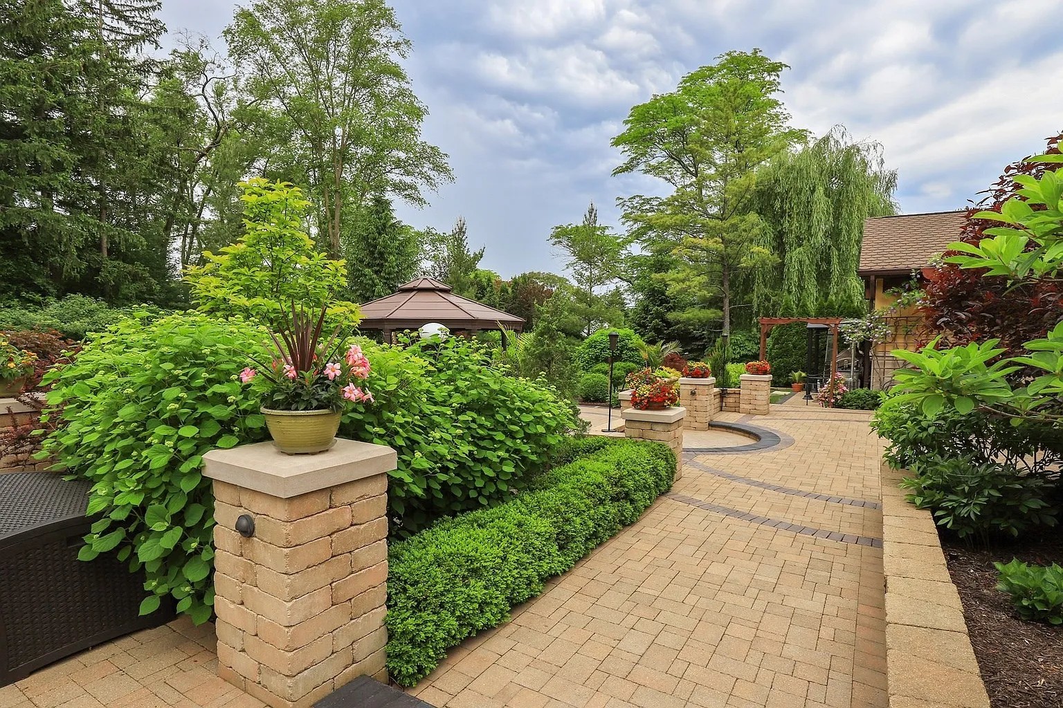 1122 Estate Lane Lake Forest, IL 60045 - Photo 21 of 26 a view of a garden with sitting area
