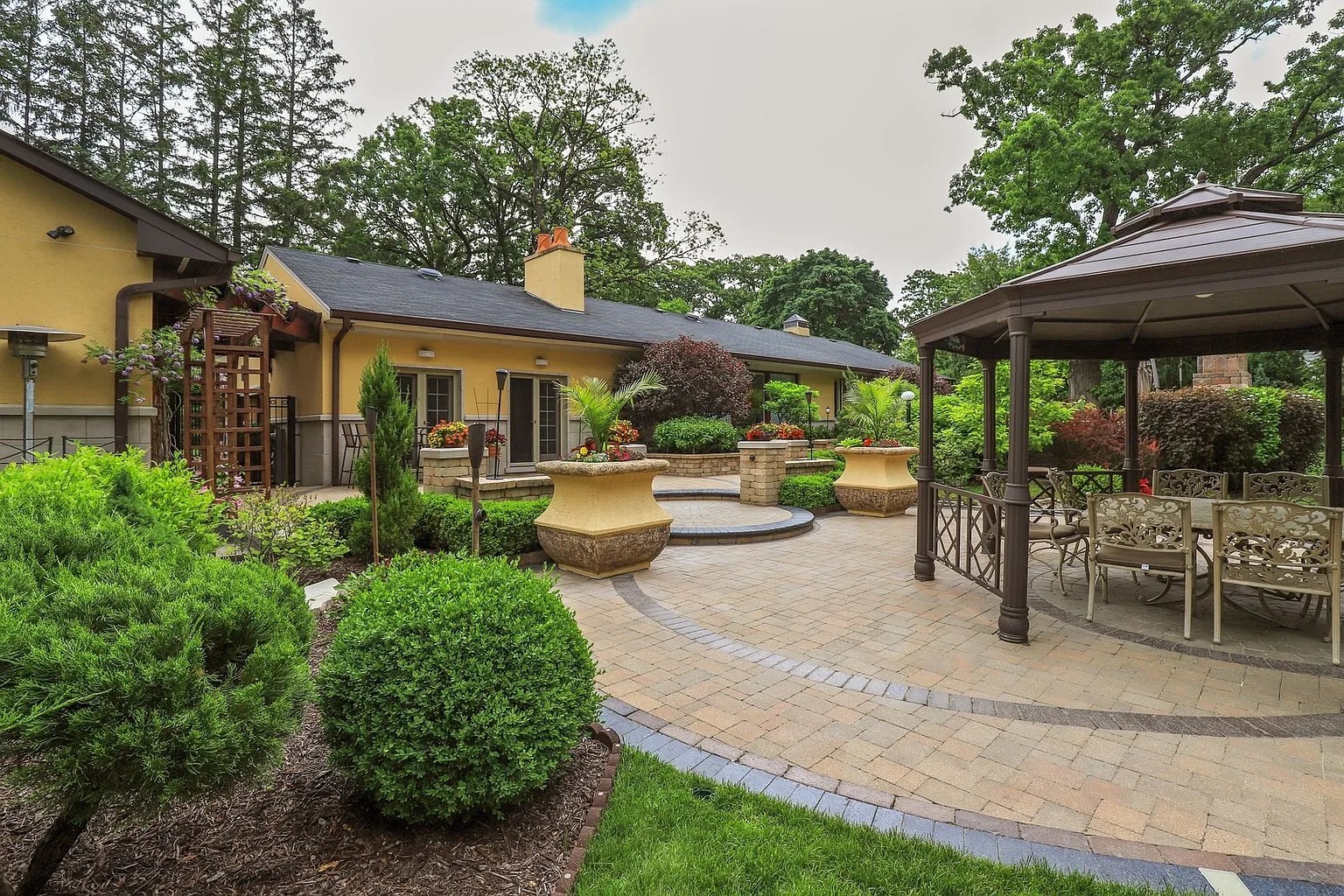1122 Estate Lane Lake Forest, IL 60045 - Photo 23 of 26 a view of a patio with table and chairs under an umbrella