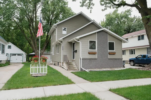 $169,000 | 223 West 10th Street, Fairmont, MN 56031