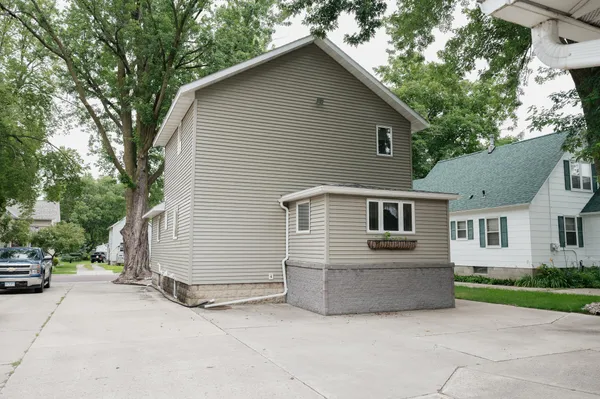 $169,000 | 223 West 10th Street, Fairmont, MN 56031