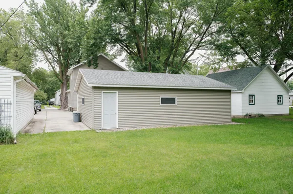 $169,000 | 223 West 10th Street, Fairmont, MN 56031