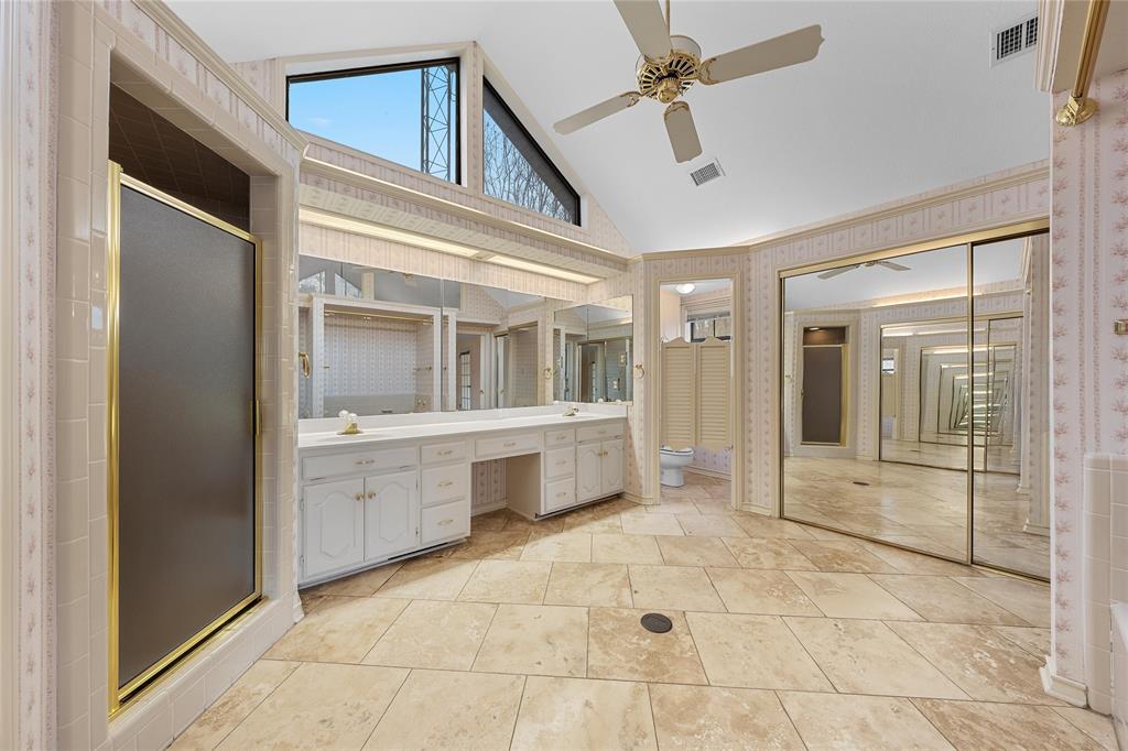 2510 Oak Ridge Clifton, TX 76634 - Photo 15 of 26 a bathroom with a tub and shower