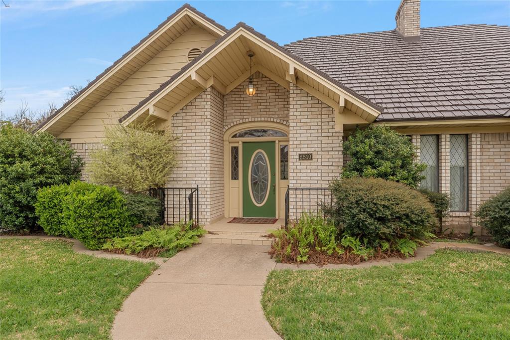 2510 Oak Ridge Clifton, TX 76634 - Photo 2 of 26 a front view of a house with garden