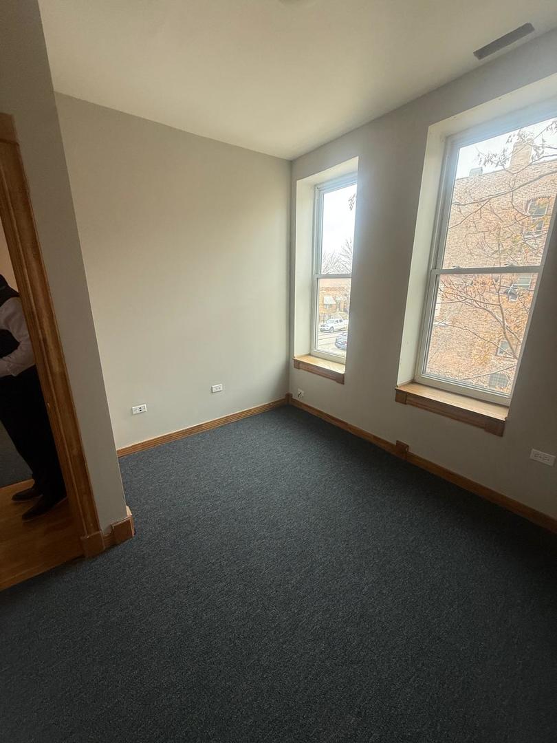 1756 West 35th Street, Unit 2R Chicago, IL 60609 - Photo 12 of 14 an empty room with a window
