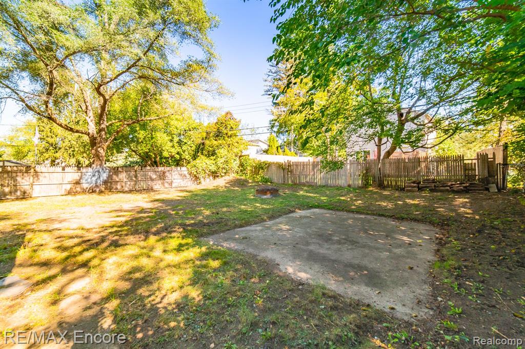 435 Rivard Boulevard Waterford, MI 48327 - Photo 28 of 37