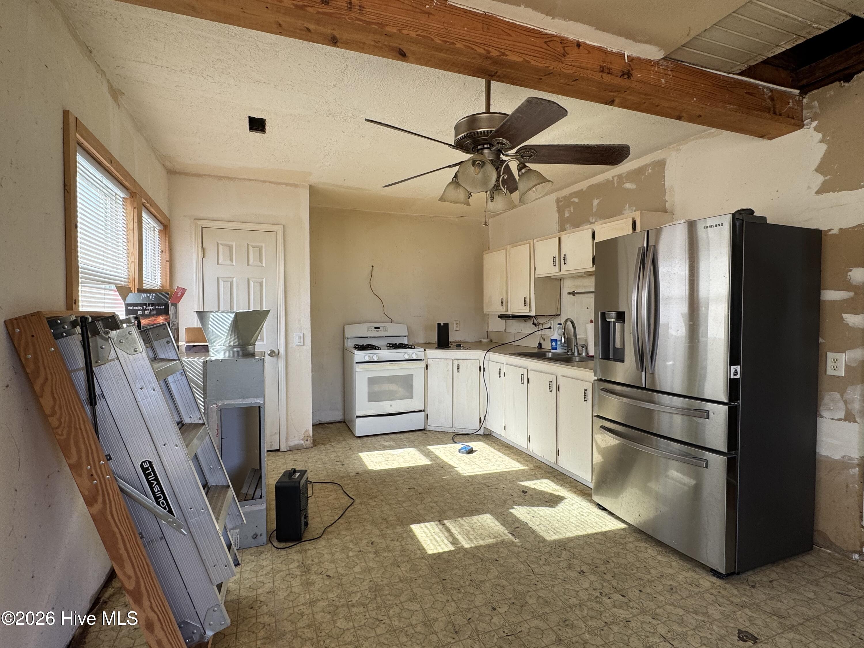 6952 Old Stake Road Clarendon, NC 28432 - Photo 4 of 14 Kitchen