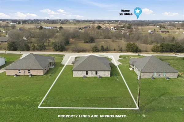 a view of a tennis court