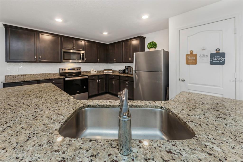 8635 Pinetop Ridge Lane Brooksville, FL 34613 - Photo 13 of 98