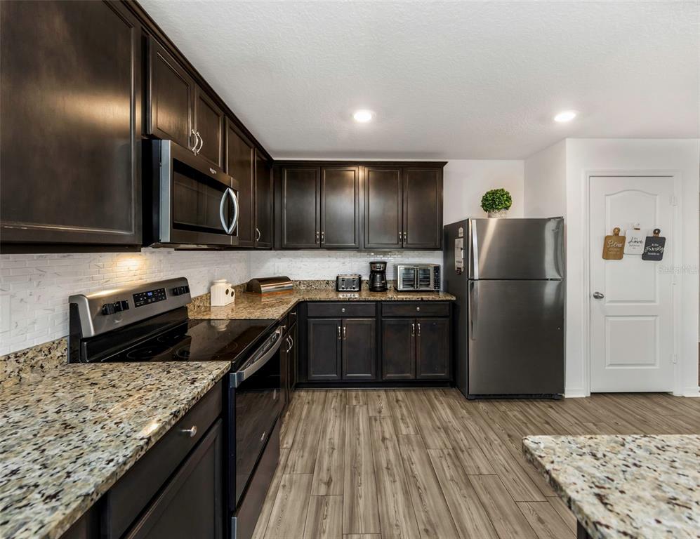 8635 Pinetop Ridge Lane Brooksville, FL 34613 - Photo 15 of 98