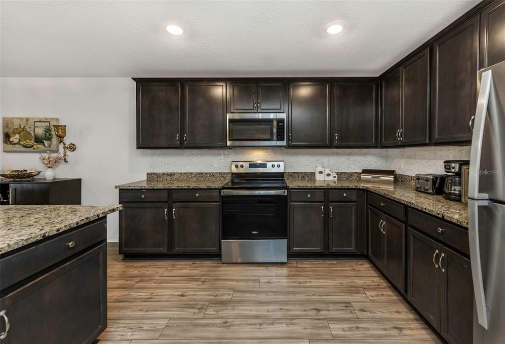 8635 Pinetop Ridge Lane Brooksville, FL 34613 - Photo 16 of 98