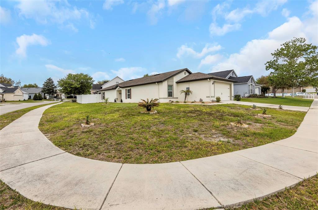 8635 Pinetop Ridge Lane Brooksville, FL 34613 - Photo 55 of 98