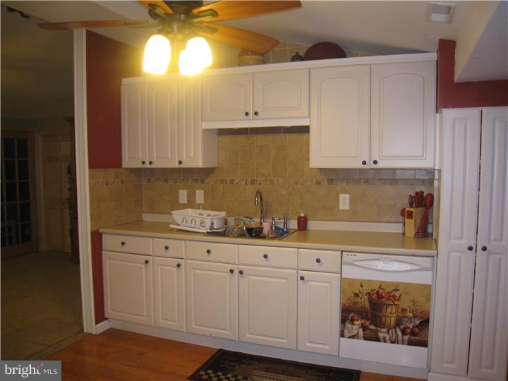 544 Estate Road Maple Shade, NJ 08052 - Photo 4 of 15 Kitchen