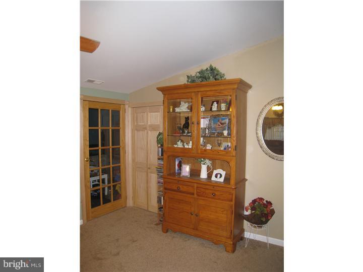 544 Estate Road Maple Shade, NJ 08052 - Photo 7 of 15 Living Room