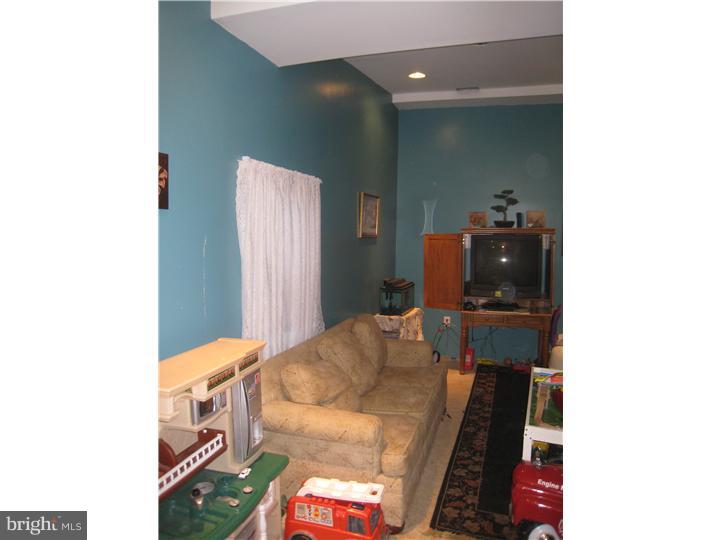 544 Estate Road Maple Shade, NJ 08052 - Photo 8 of 15 Family Room