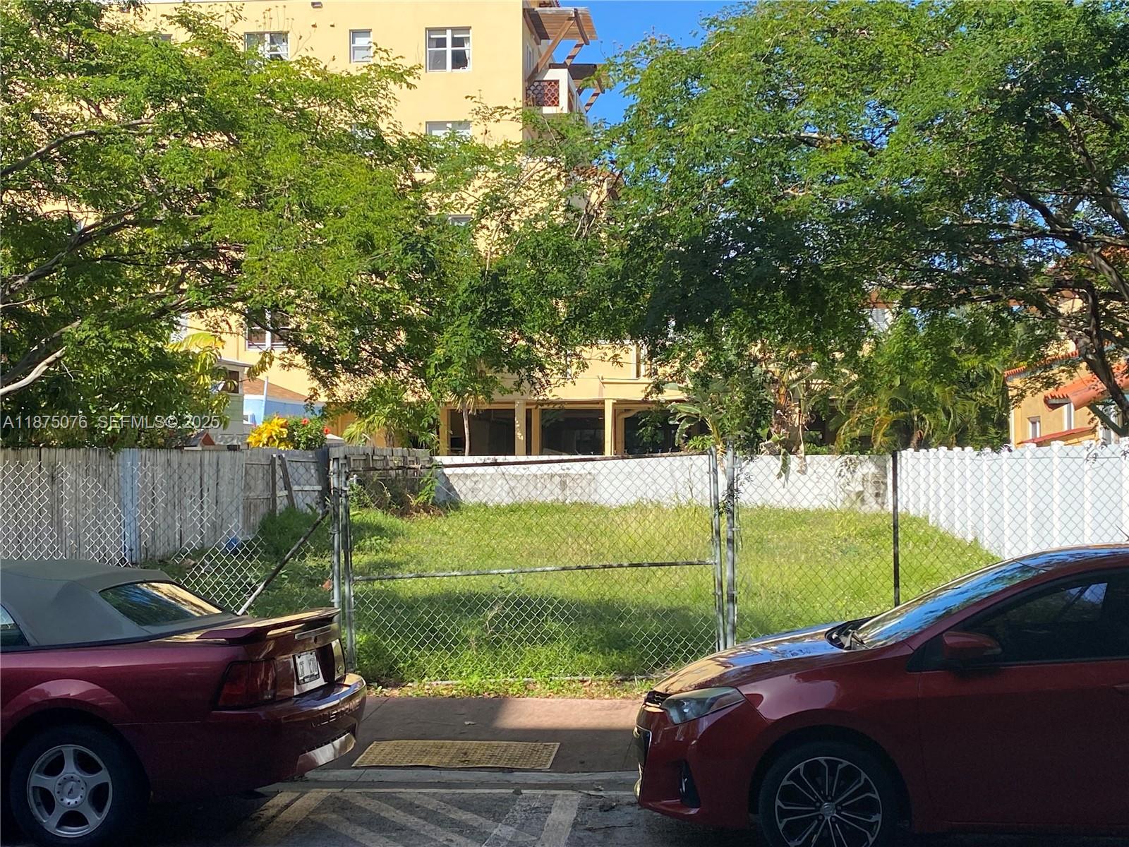 935 2nd Street Miami Beach, FL 33139 - Photo 2 of 5 a front view of a house with garden