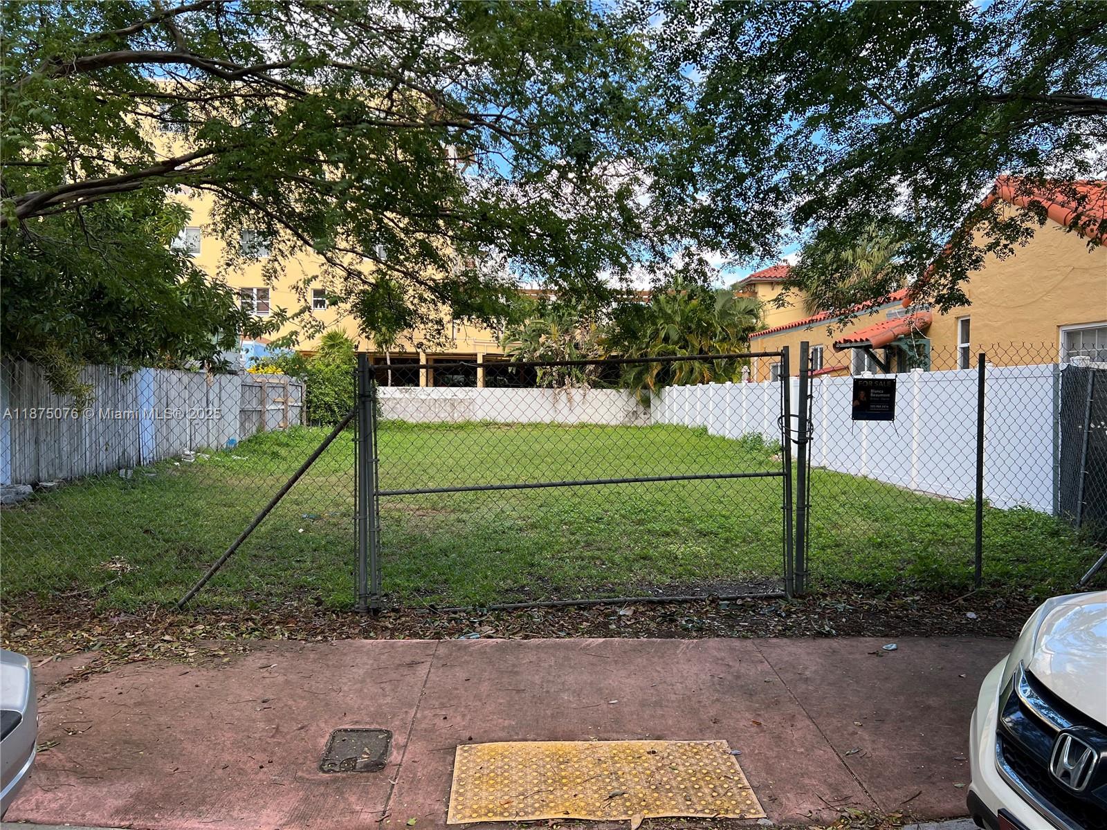 935 2nd Street Miami Beach, FL 33139 - Photo 4 of 5 a view of a park