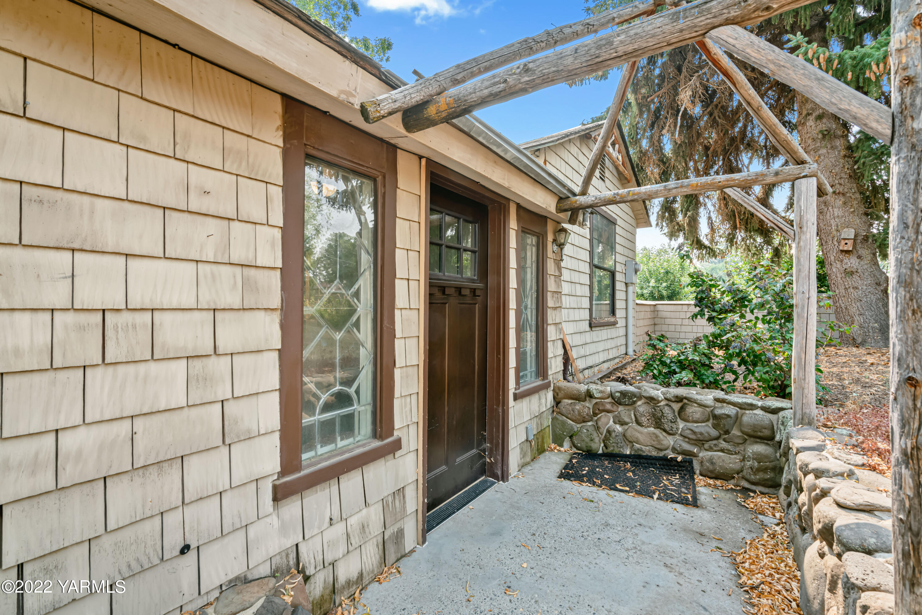 1461 Cook Road Yakima, WA 98908 - Photo 6 of 30 a view of an outdoor space with seating area