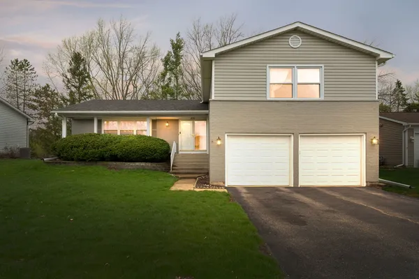 $600,000 | 1890 Shorewood Drive West, Hoffman Estates, IL 60192