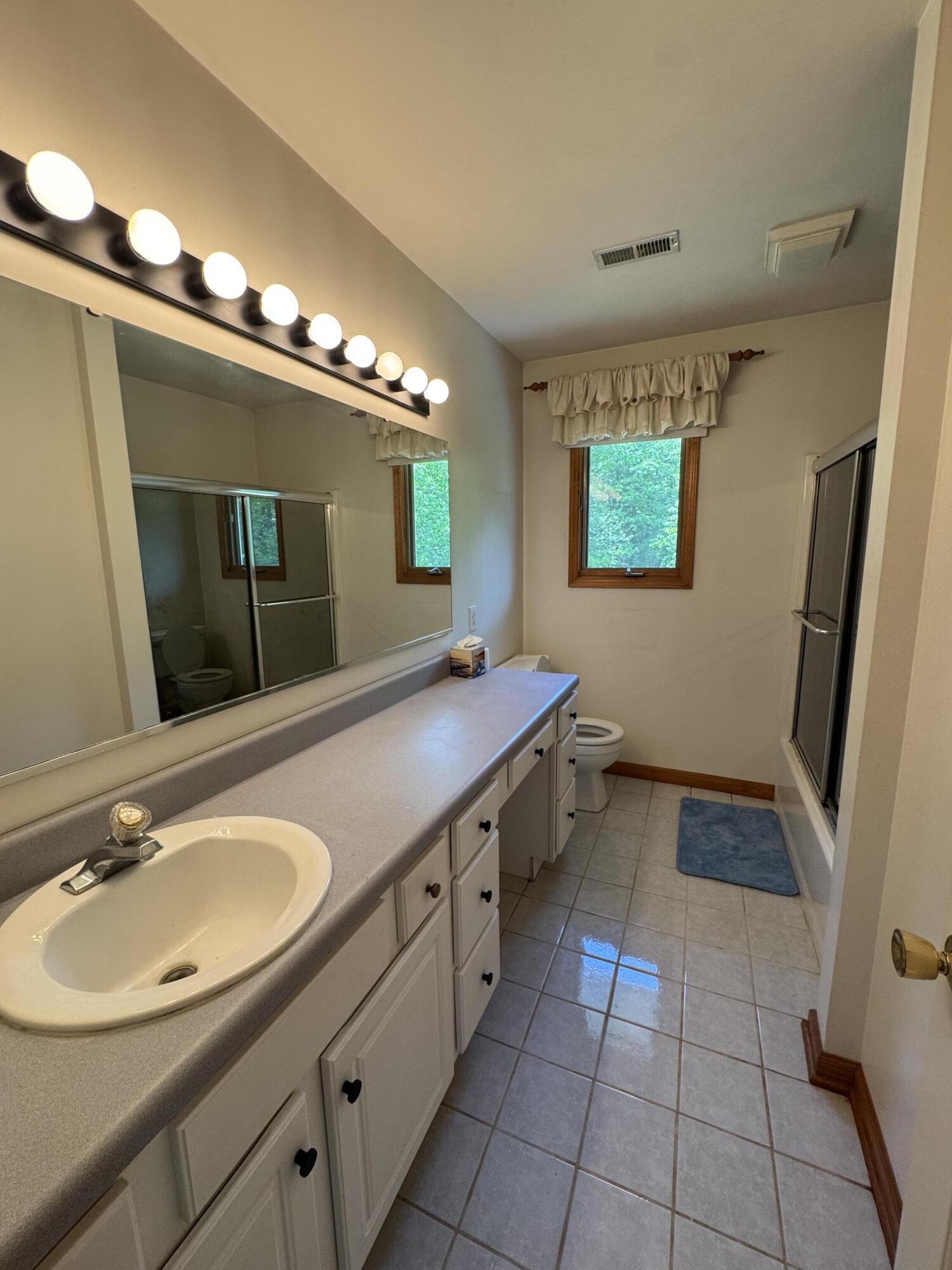 384 Easy Slope Lane New Castle, VA 24127 - Photo 18 of 21 Upstairs bathroom