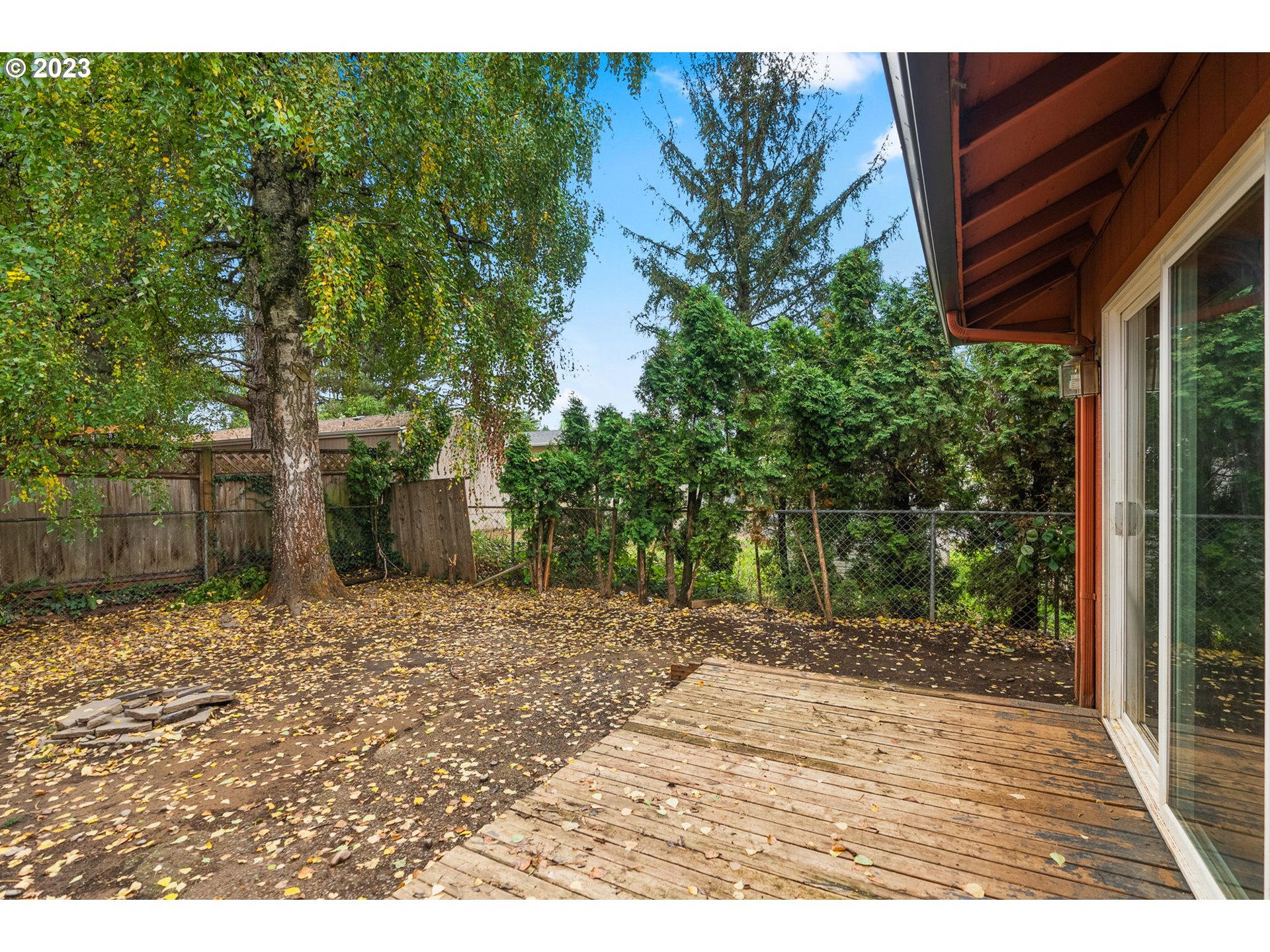 2720 Southeast Palmquist Road Gresham, OR 97080 - Photo 14 of 15 a backyard of a house with lots of green space