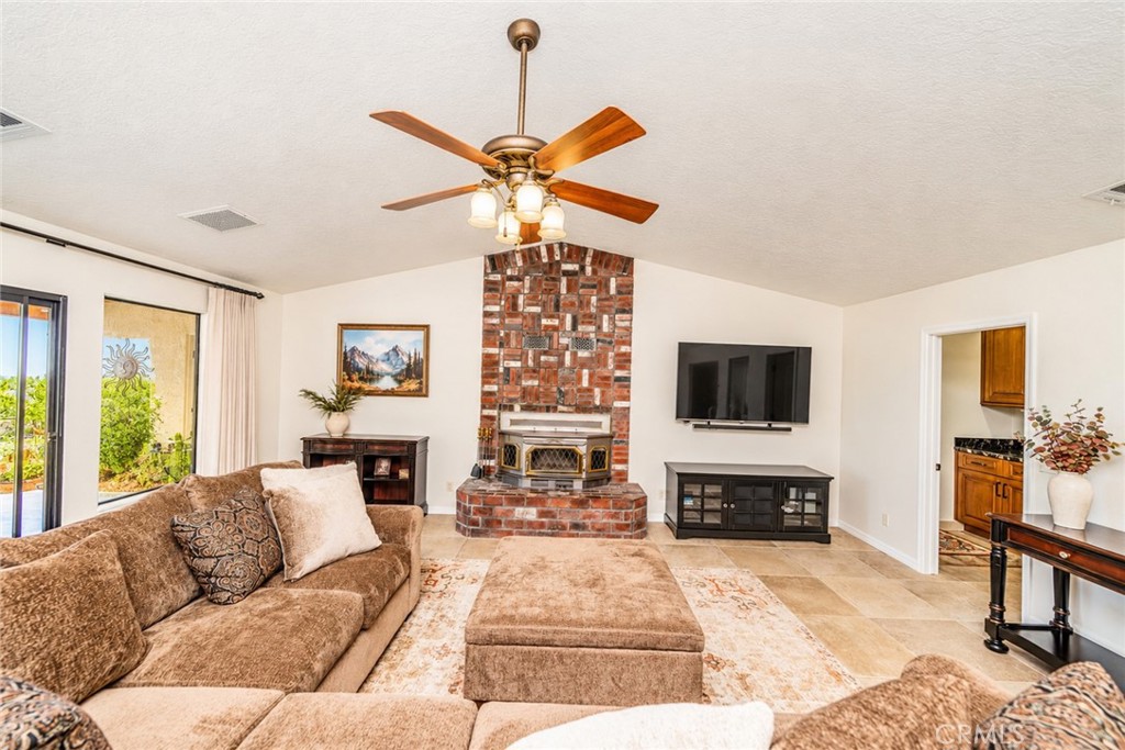 150 Smoke Tree Road Pinon Hills, CA 92372 - Photo 15 of 63 Gallery Image 15