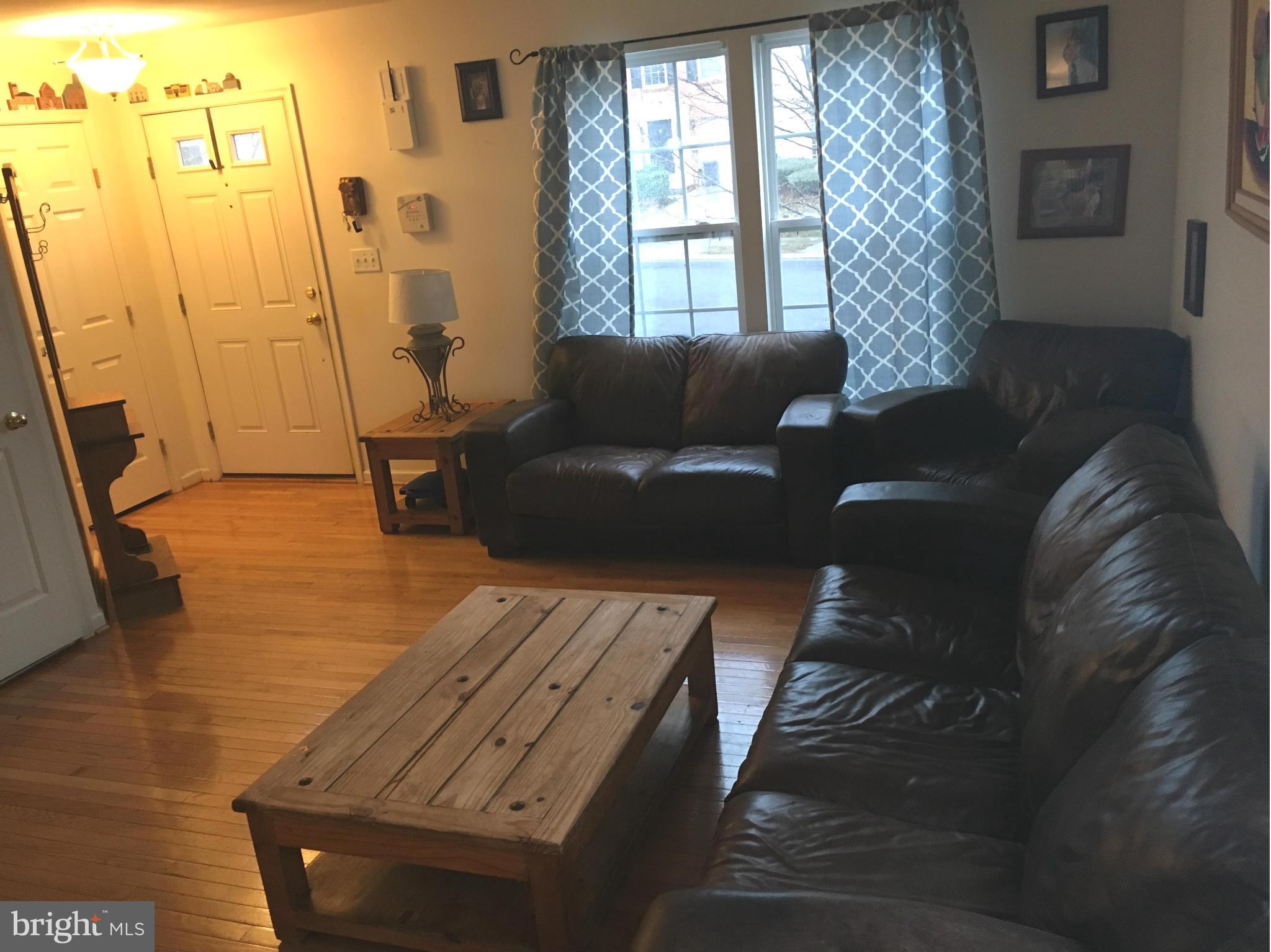 7635 Fairbrook Road Baltimore, MD 21244 - Photo 3 of 19 Living Room