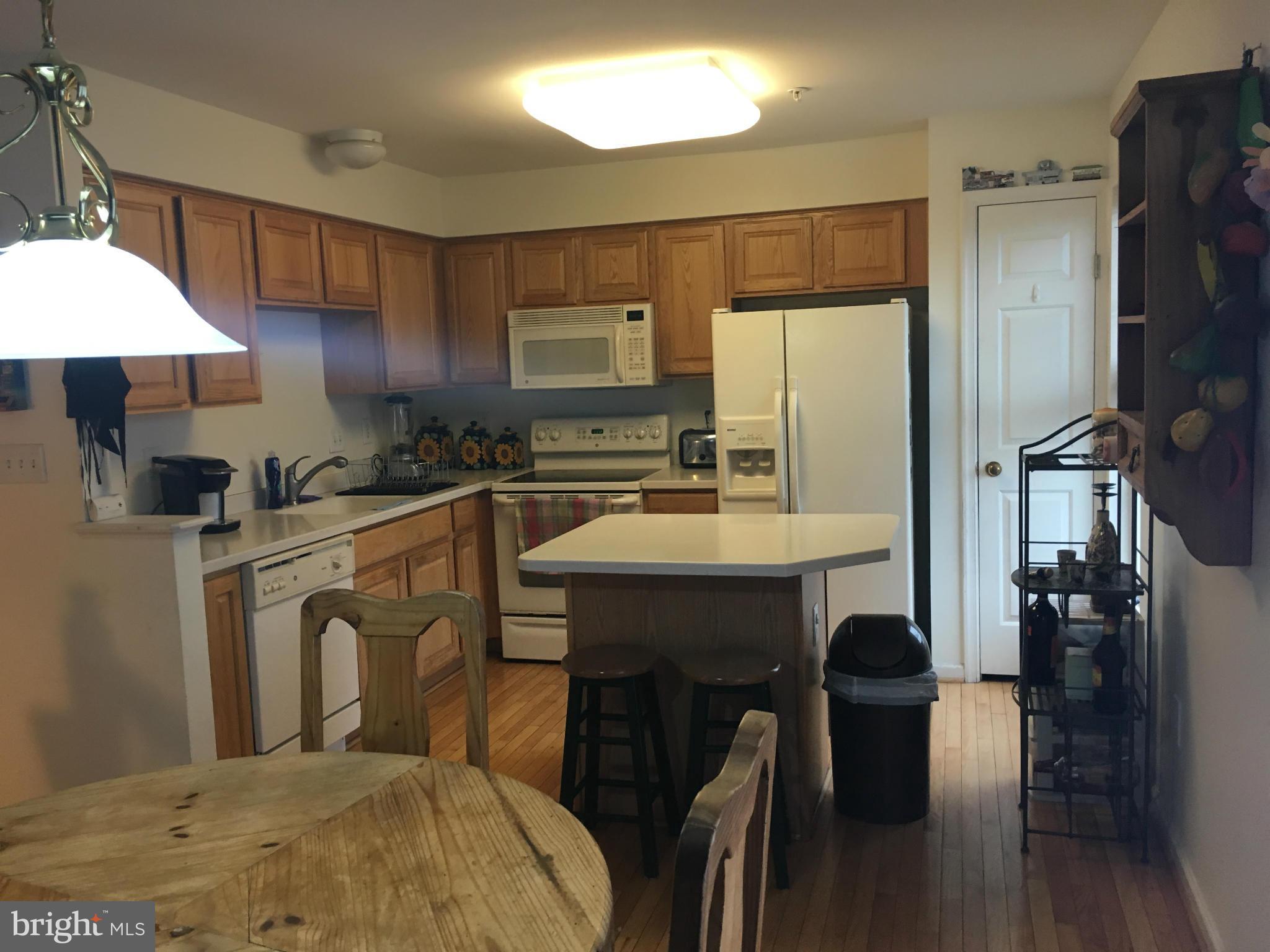7635 Fairbrook Road Baltimore, MD 21244 - Photo 6 of 19 Kitchen