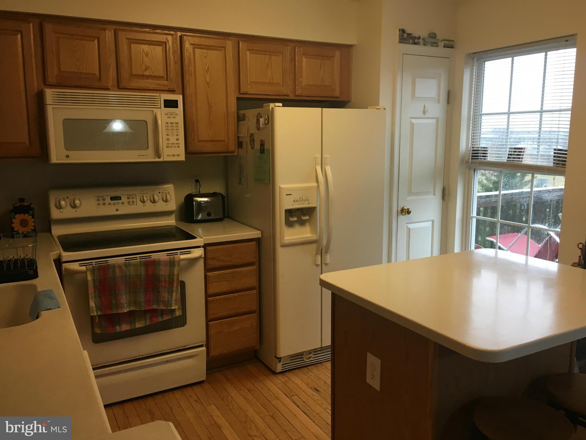 7635 Fairbrook Road Baltimore, MD 21244 - Photo 8 of 19 Kitchen