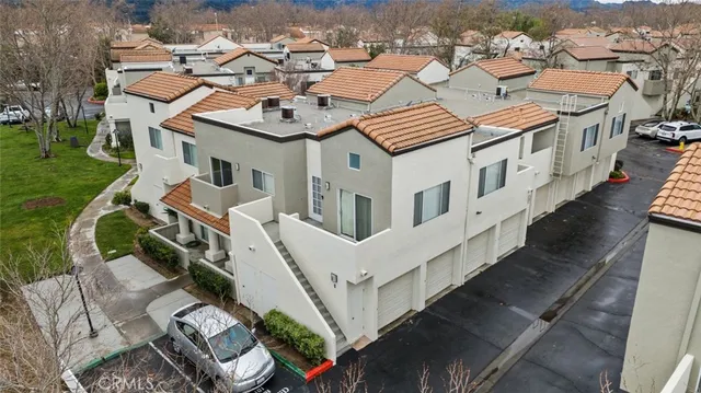 $2,850 | 24491 Valle Del Oro, Unit 201, Newhall, CA 91321