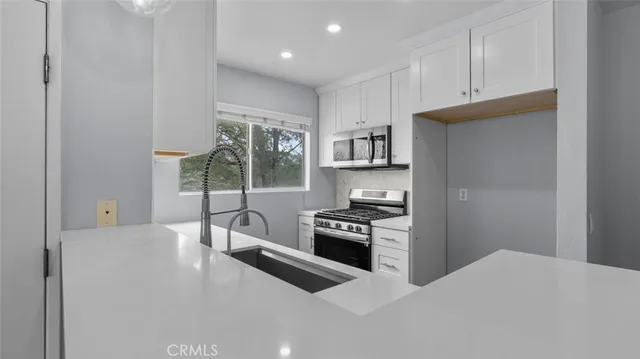 $2,750 | 24491 Valle Del Oro, Unit 201, Newhall, CA 91321