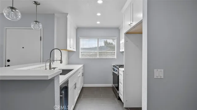 $2,850 | 24491 Valle Del Oro, Unit 201, Newhall, CA 91321