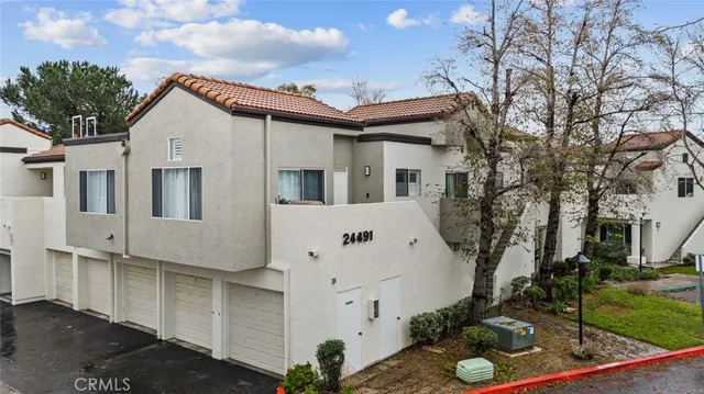 $2,850 | 24491 Valle Del Oro, Unit 201, Newhall, CA 91321