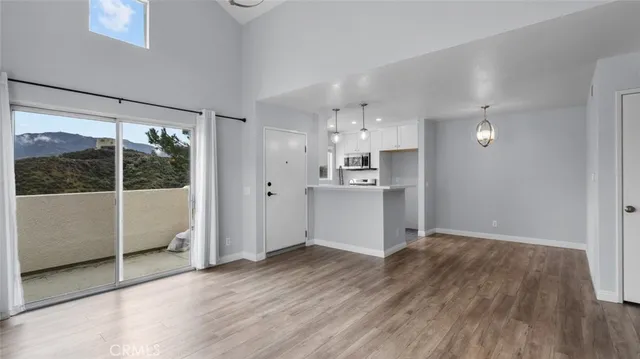 $2,850 | 24491 Valle Del Oro, Unit 201, Newhall, CA 91321