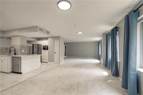 $304,950 | 4550 Warwick Boulevard, Unit 210211, Kansas City, MO 64111