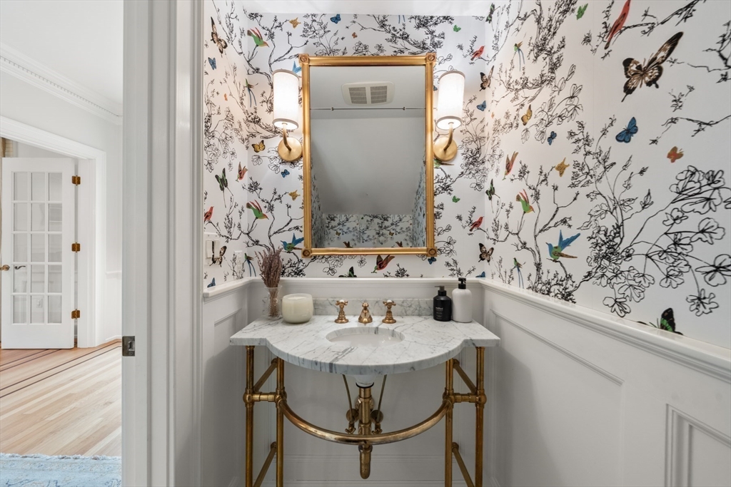 8 Glen Brook Road Wellesley, MA 02481 - Photo 12 of 32