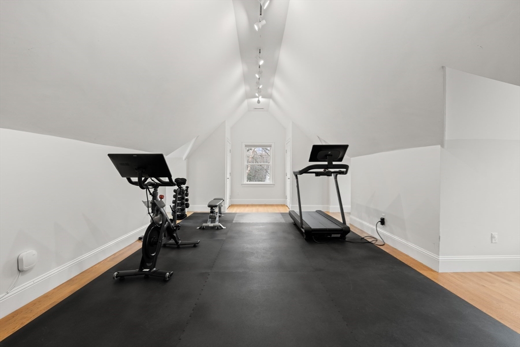 8 Glen Brook Road Wellesley, MA 02481 - Photo 23 of 32