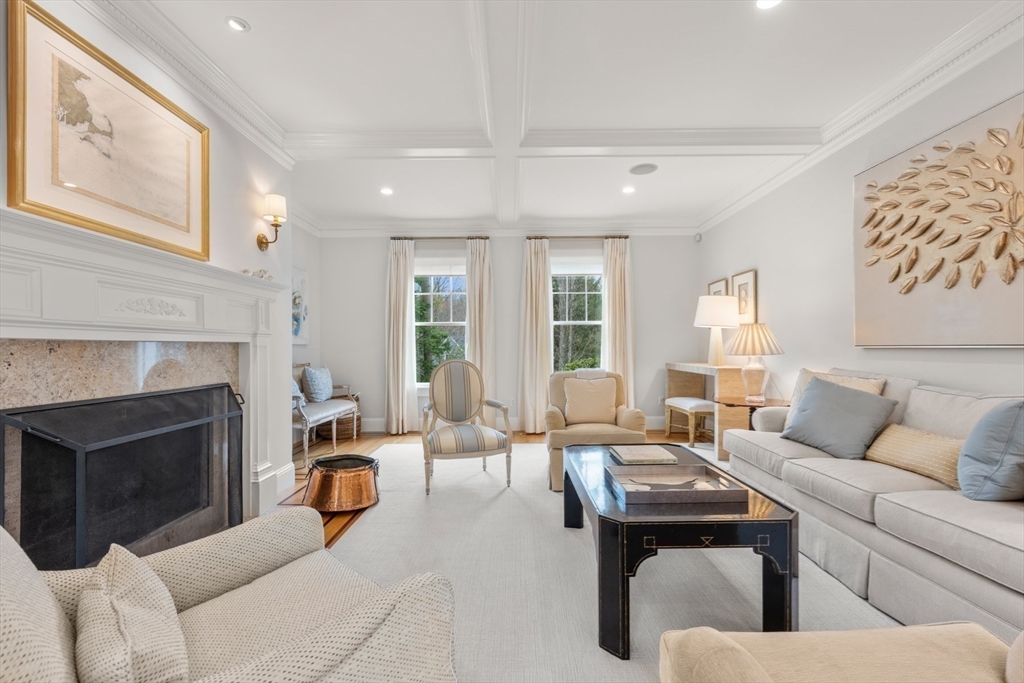 8 Glen Brook Road Wellesley, MA 02481 - Photo 4 of 32