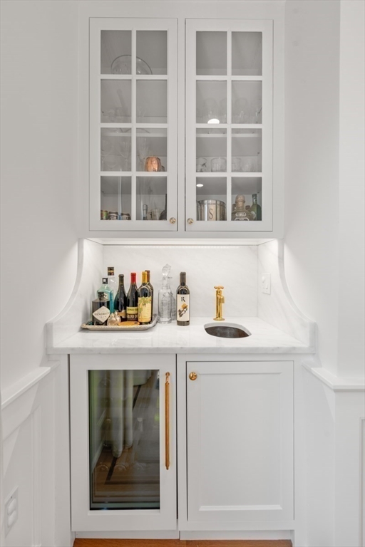 8 Glen Brook Road Wellesley, MA 02481 - Photo 7 of 32